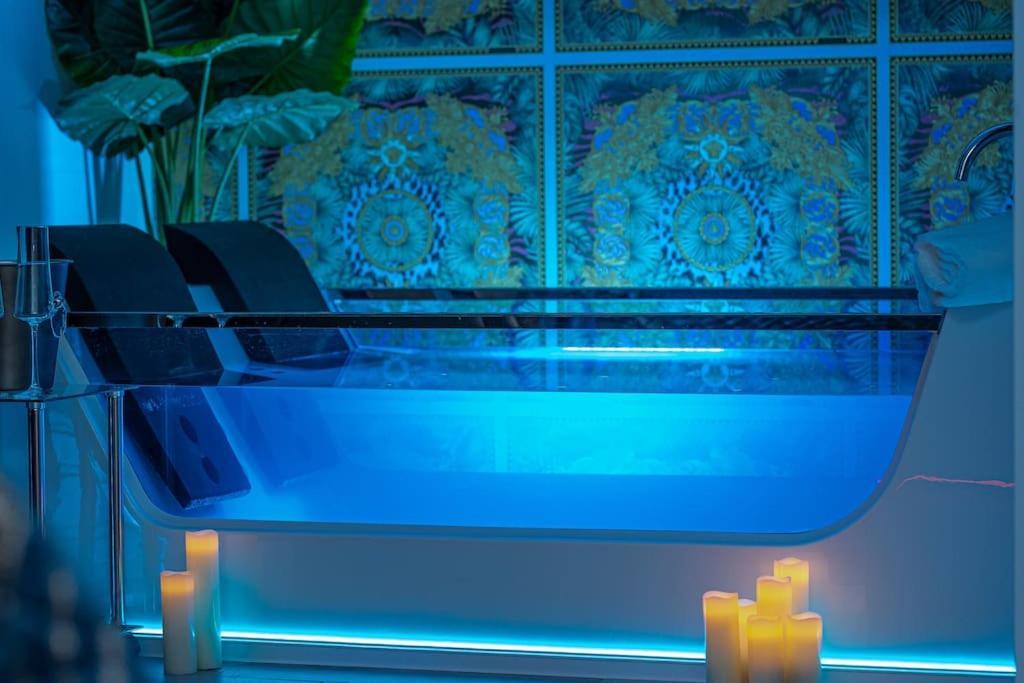 Luxury Love Room Spa Whirlpool Jacuzzi Nürnberg Exterior foto